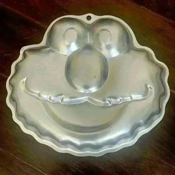 Elmo Face Wilton Aluminum Cake Pan Retired 2002 Sesame Street - Picture 2 of 3